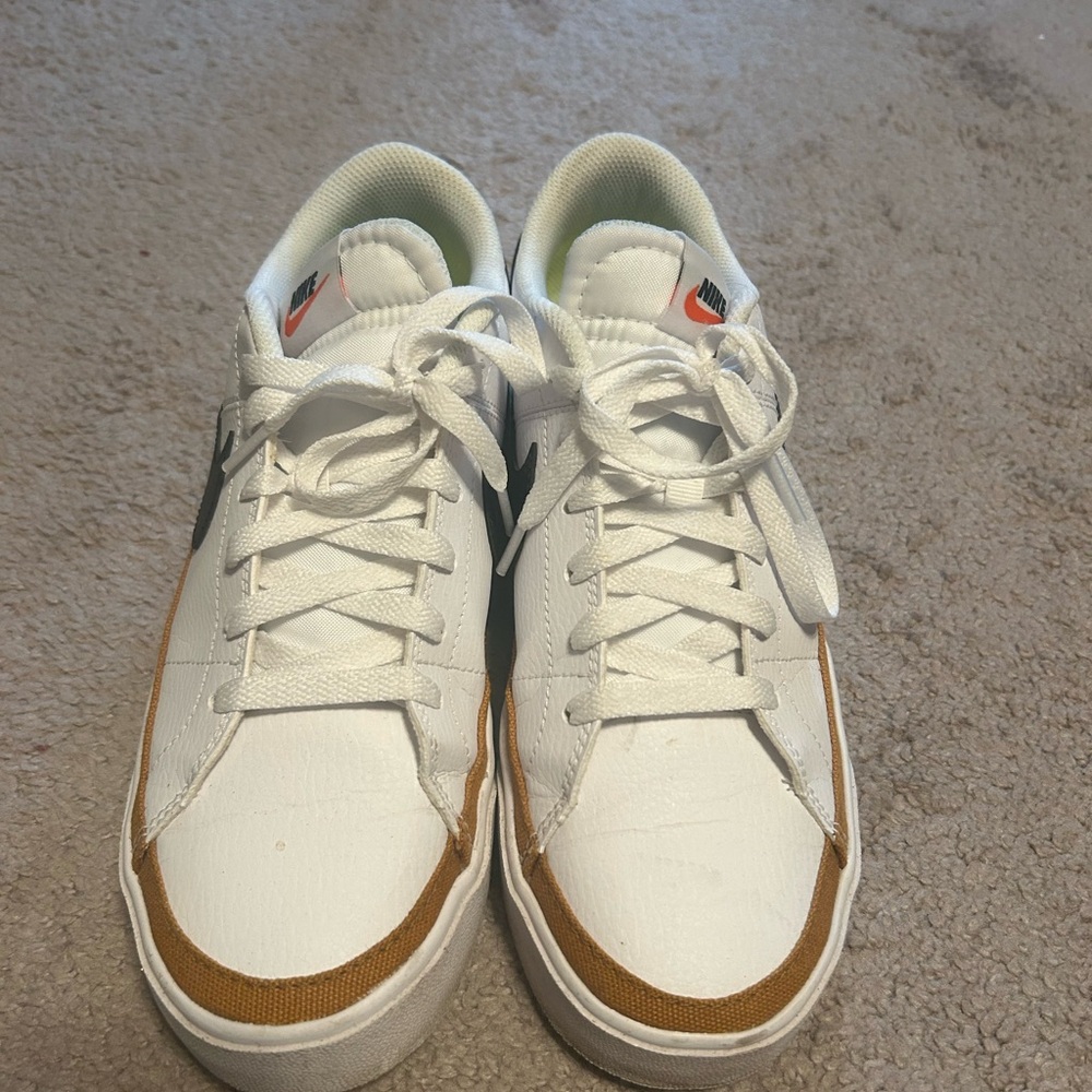 Nike Women’s Court Legacy